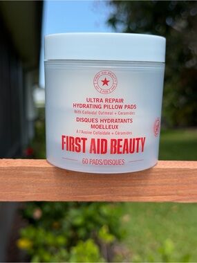 FIRST AID BEAUTY Hydrating Pillow Pads 60 pads